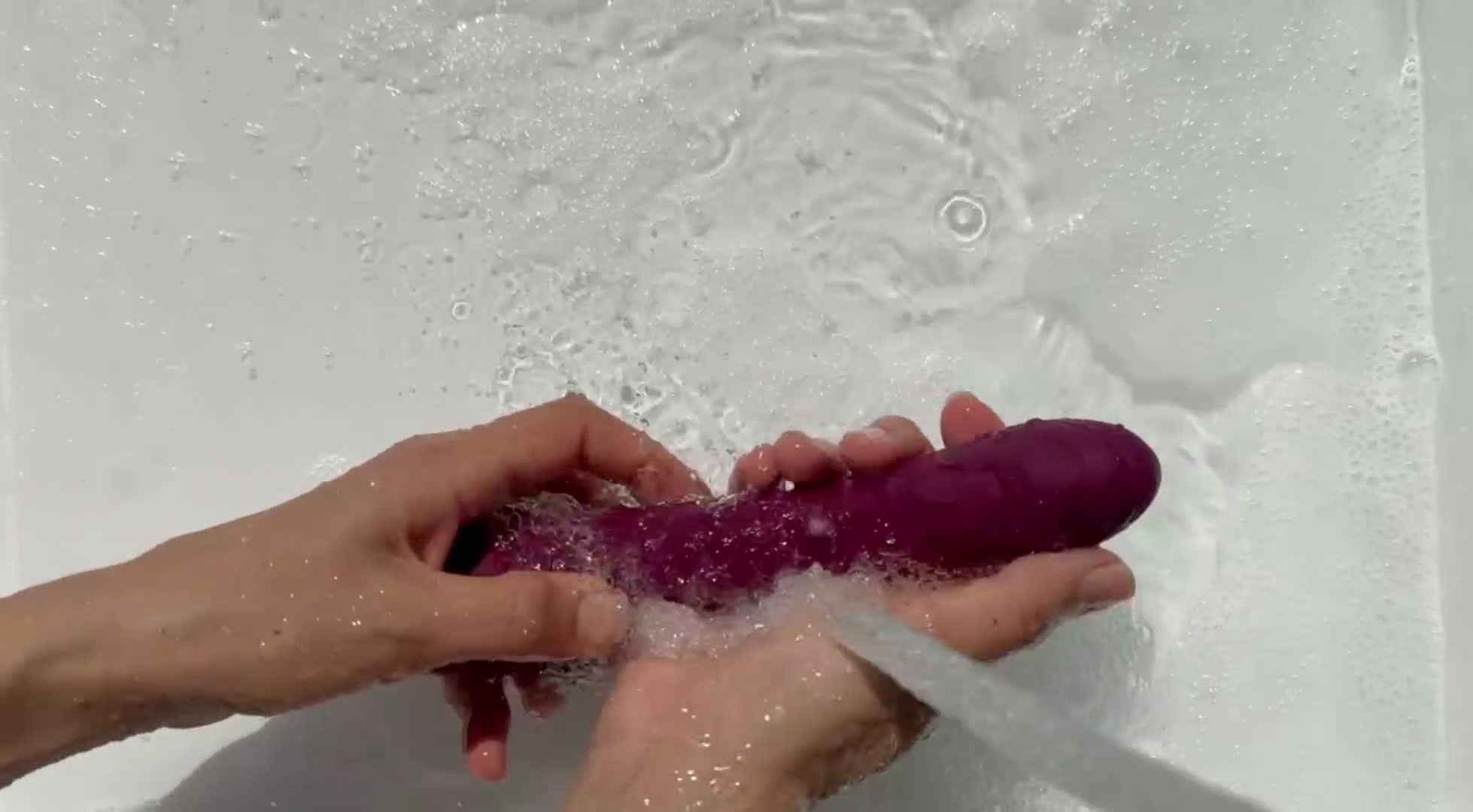 Видеообзор товара: Вибратор Selove CurveRush фиолетовый