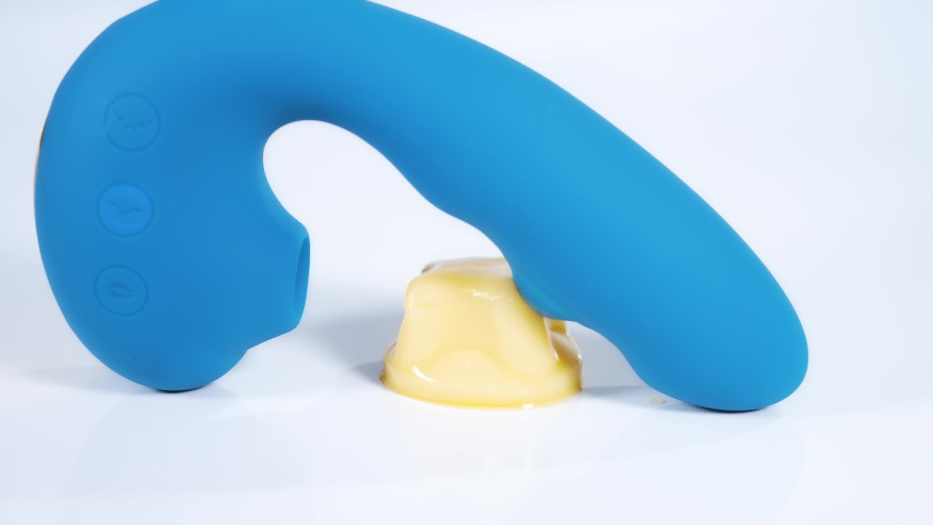 Видеообзор товара: Вакуумный вибростимулятор BeYourLover Tara с постукиванием, голубой, TW05S