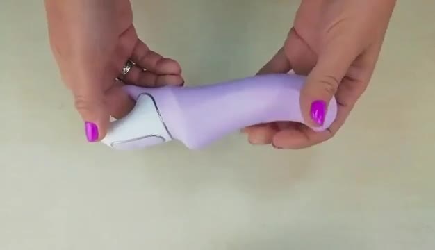 Видеообзор товара: Женский мини-вибратор «Vibes Charming Smile» для точки G, цвет фиолетовый, Satisfyer EE73-827-1017