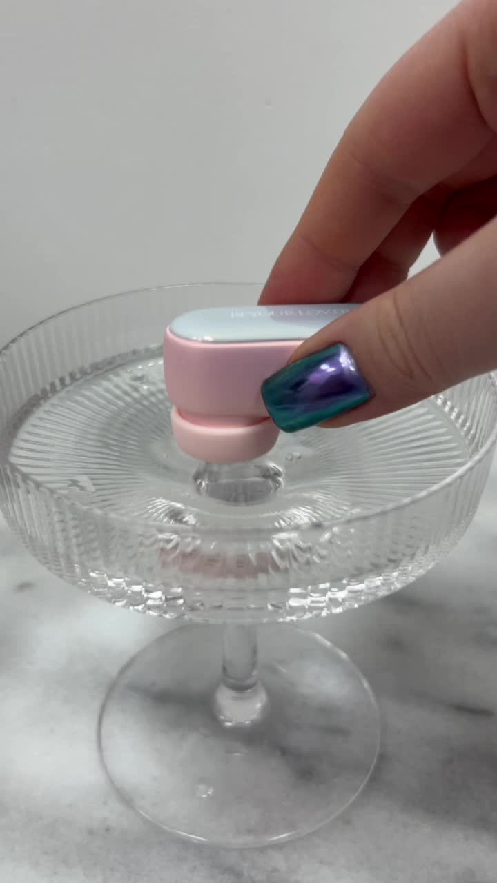 Видеообзор товара: Вакуумный стимулятор «Alggie Earphone» в виде наушника, цвет розовый, BeYourLover BX033B