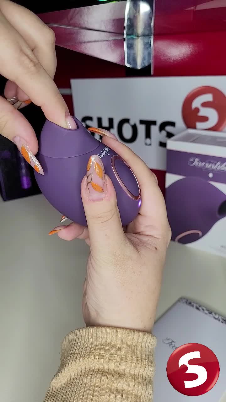 Видеообзор к товару: Эргономичный женский вакуумный клиторальный вибратор «Seductive Purple», цвет фиолетовый, Irresistible IRR001PUR