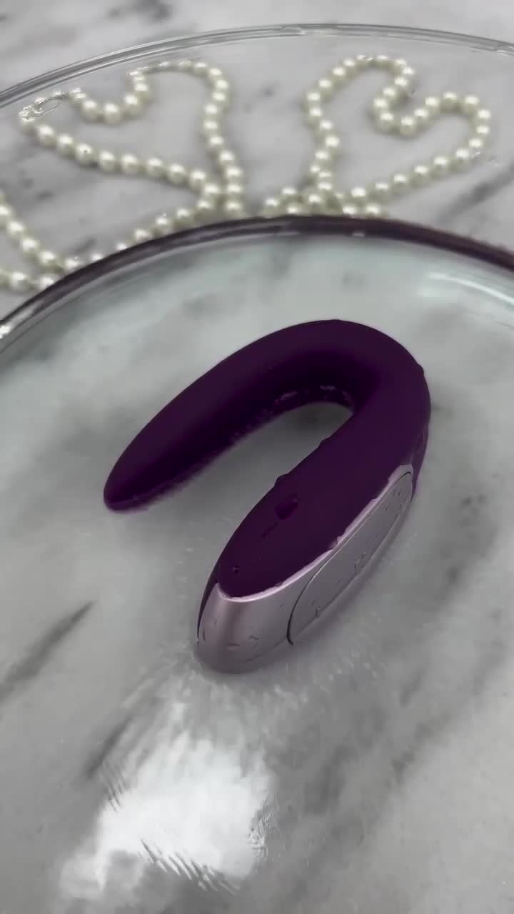 Видеообзор товара: Парный вибратор «Satisfyer Double Fun» с возможностью управления через пульт и приложение, цвет фиолетовый, 4002460PUR
